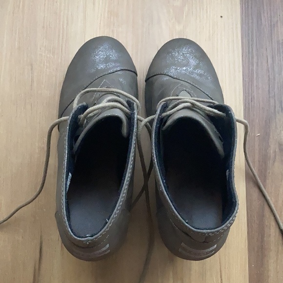 TOMS Grey/Silver Wedge Boots - Picture 2 of 4